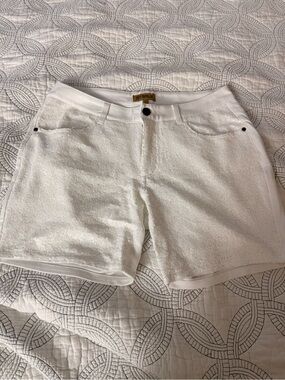 White Flat Front Men’s Shorts - Textured Summer Style